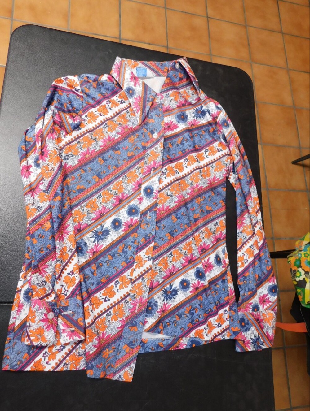 VINTAGE - Floral Stripe Button-Up Shirt in Orange & Blue